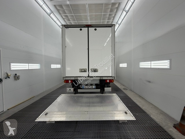 Véhicule utilitaire Iveco FRIGO 12M3 160 CV...