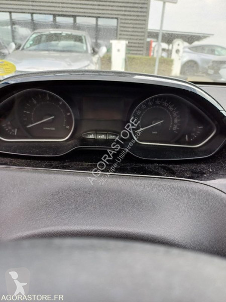 عربة نفعية Peugeot 208