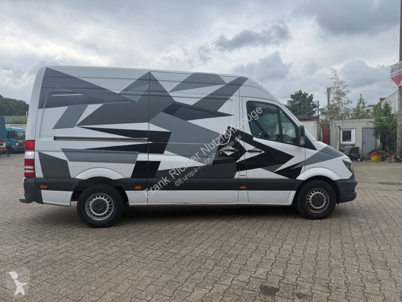 Mercedes 319...