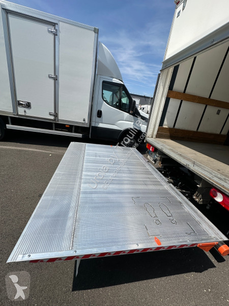 عربة نفعية Renault 20M3 145 CV FOURGON HAYON 3,5 T