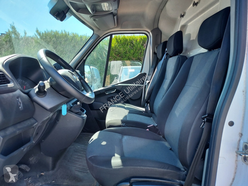 Véhicule utilitaire Renault MASTER III FG F3300...