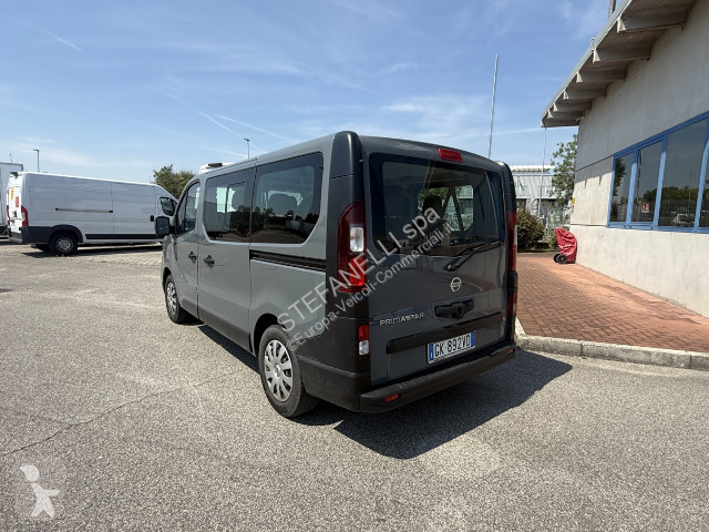 Véhicule utilitaire Nissan Primastar bus 2.0...