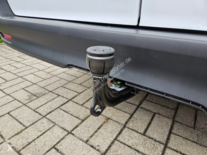 Mercedes Vito...