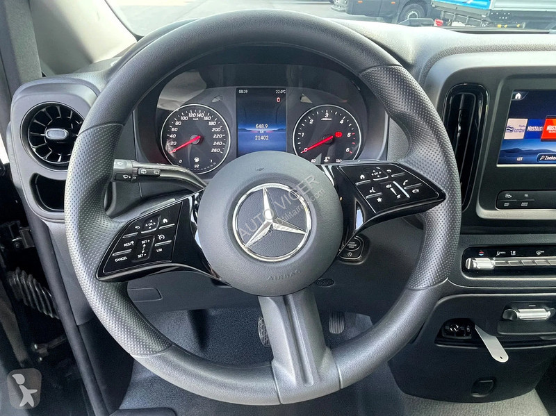 Samochód dostawczy Mercedes...