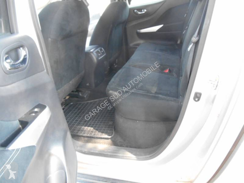 عربة نفعية Nissan