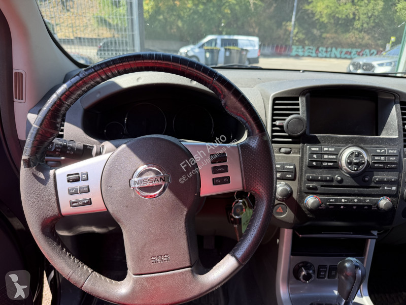 Véhicule utilitaire Nissan NAVARA 3.0 V6 DCI...