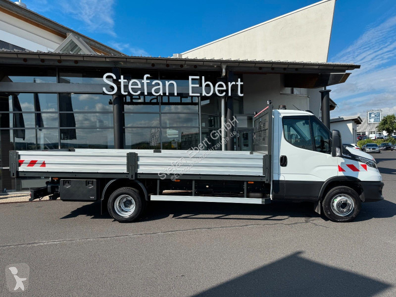 Véhicule utilitaire Iveco 70C18 HA8 3.0L A8...