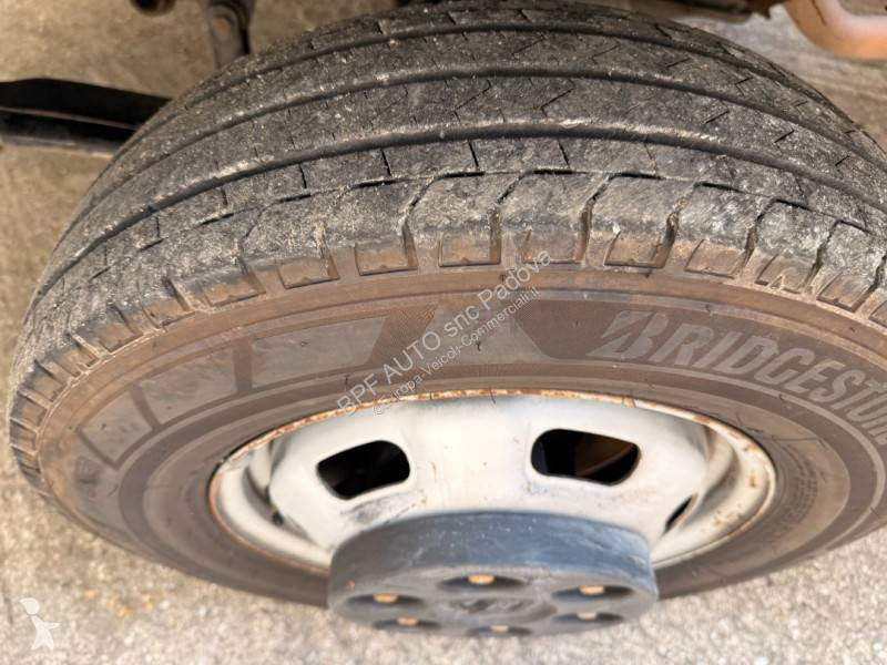 Samochód dostawczy Nissan