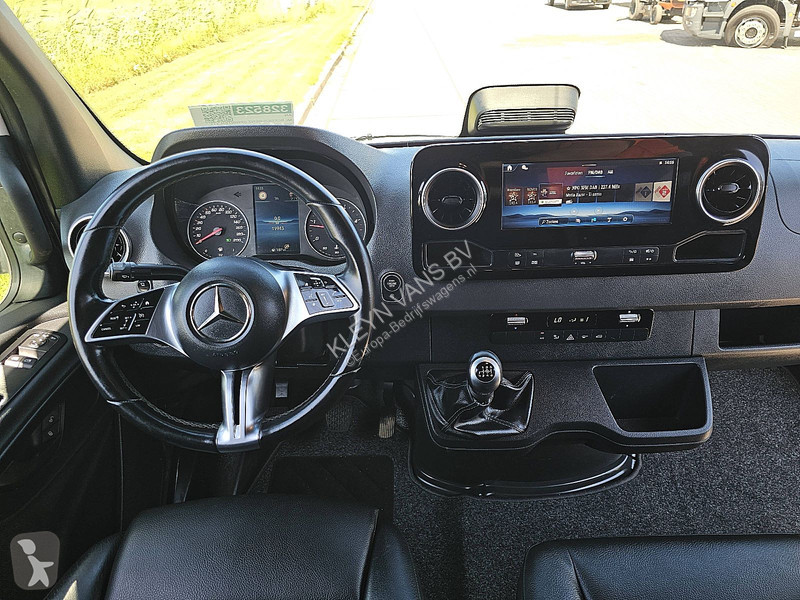 Bedrijfswagen Mercedes 311 L2H2 MBUX10 RWD