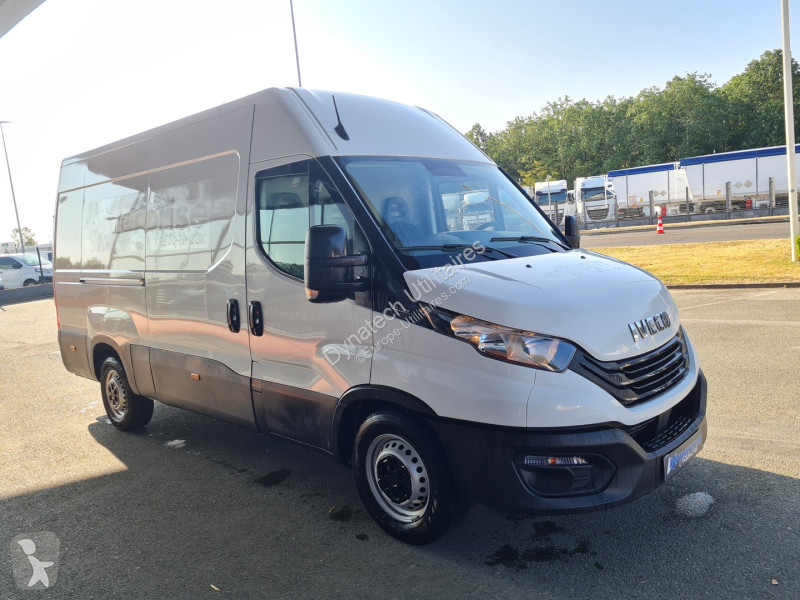 Véhicule utilitaire Iveco DAILY 35S FG 35S14 V12