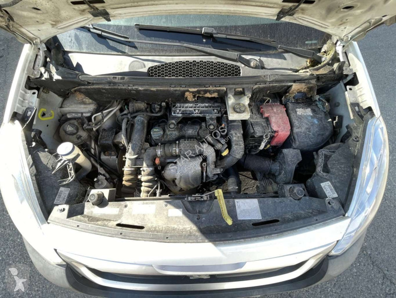 عربة نفعية Peugeot