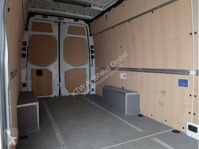 Коммерческий автомобиль Mercedes Sprinter 317...