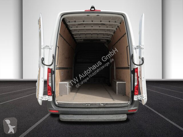 Лекотоварен автомобил Mercedes Sprinter 317...