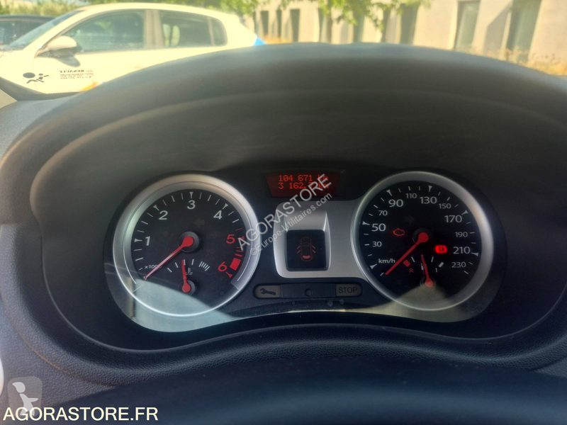 عربة نفعية Renault CLIO