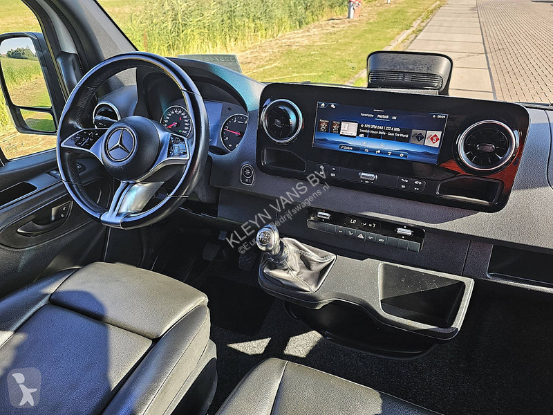 Коммерческий автомобиль Mercedes 311 L2H2...