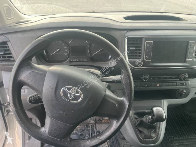 Samochód dostawczy Toyota