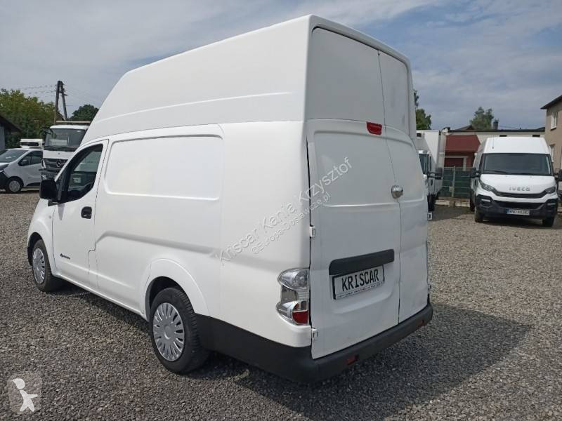 Véhicule utilitaire Nissan