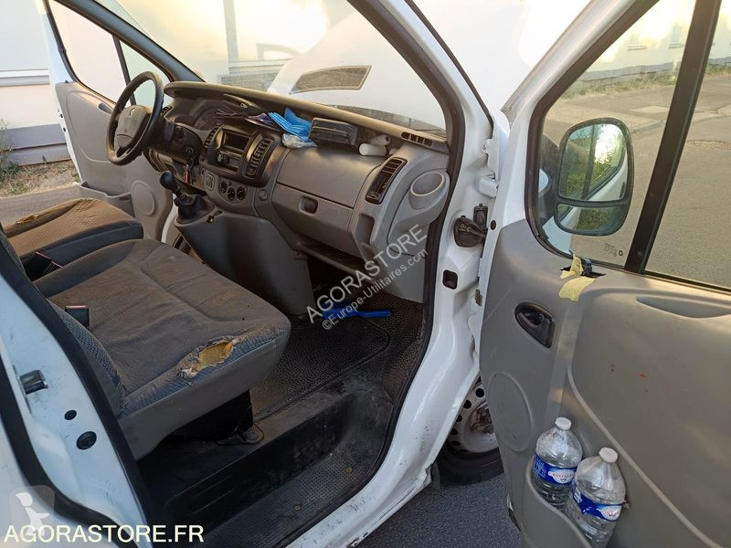 Véhicule utilitaire Renault TRAFIC