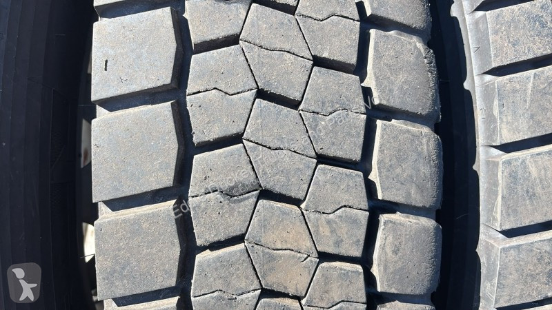 Véhicule utilitaire Bridgestone 315/80R22.5 SET...