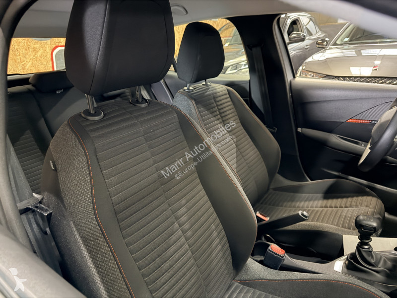 Samochód dostawczy Peugeot 208
