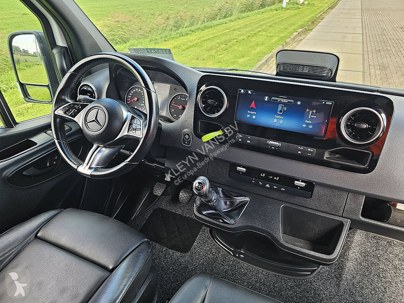 Nyttofordon Mercedes 311 L2H2 MBUX10 RWD
