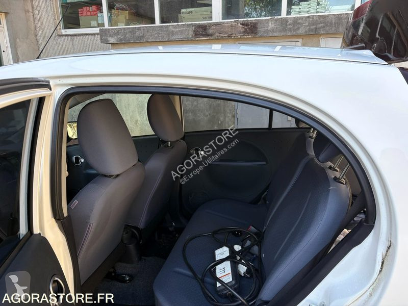 عربة نفعية Peugeot ION