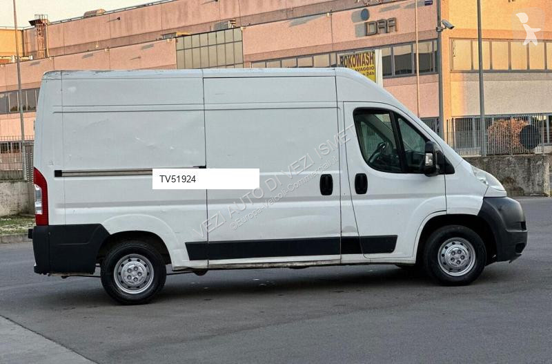 Furgoneta Peugeot boxer tetto alto passo medio