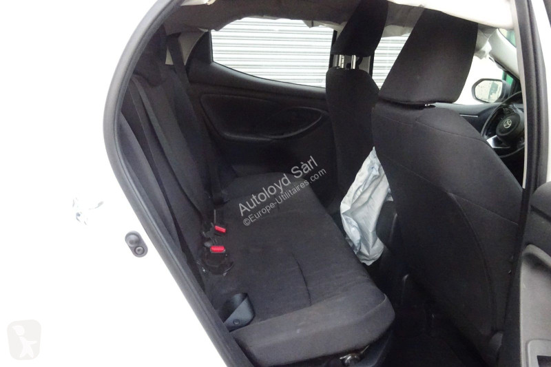 Furgoneta Toyota YARIS 1,5 VVTI HYBRID 92 BVA