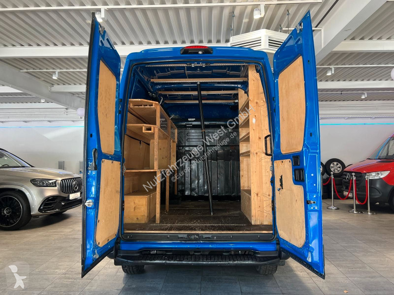 Véhicule utilitaire Iveco 35s13...