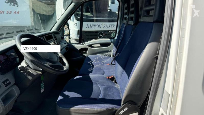 Samochód dostawczy Iveco 35S18 a