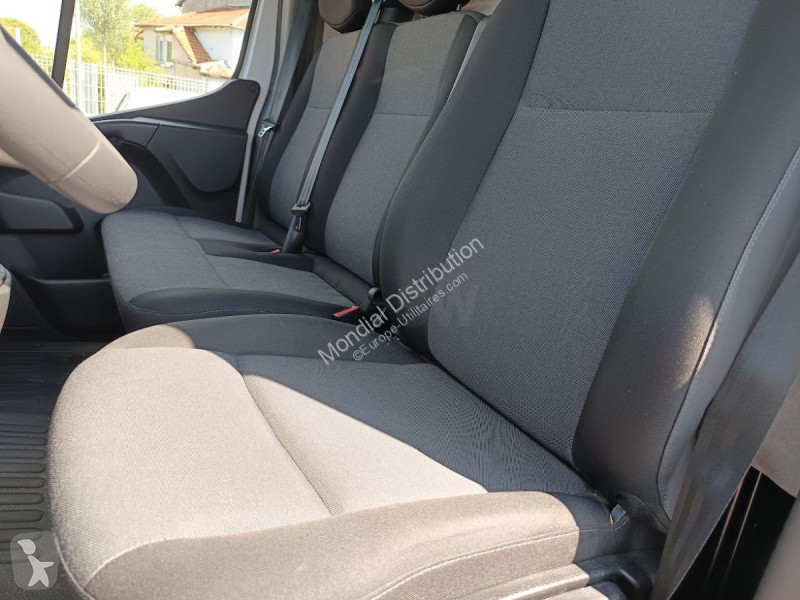 Véhicule utilitaire Renault F3500 L2H2 DCI 135...