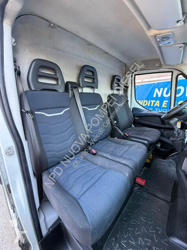 Véhicule utilitaire Iveco Iveco 35c18