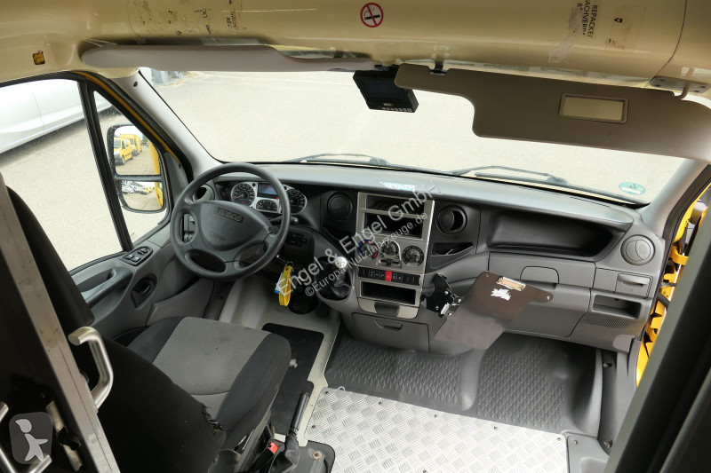 Véhicule utilitaire Iveco Daily 35 S11 C30C...