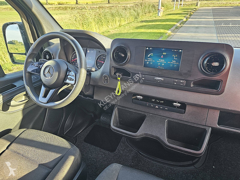 Коммерческий автомобиль Mercedes 311 ac...