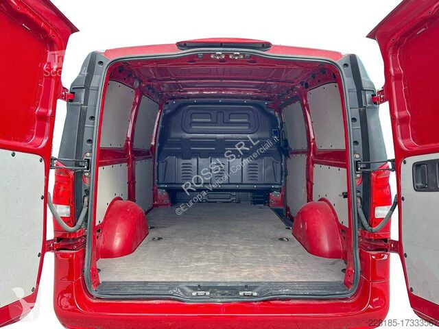 Véhicule utilitaire Mercedes NUOVO VITO 110 F LONG