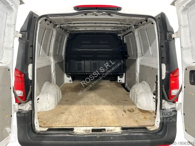Véhicule utilitaire Mercedes III 114 - vito 114...
