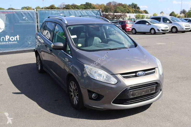 Véhicule utilitaire Ford Grand