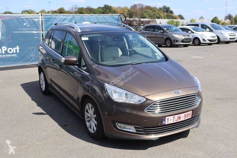 Véhicule utilitaire Ford Grand