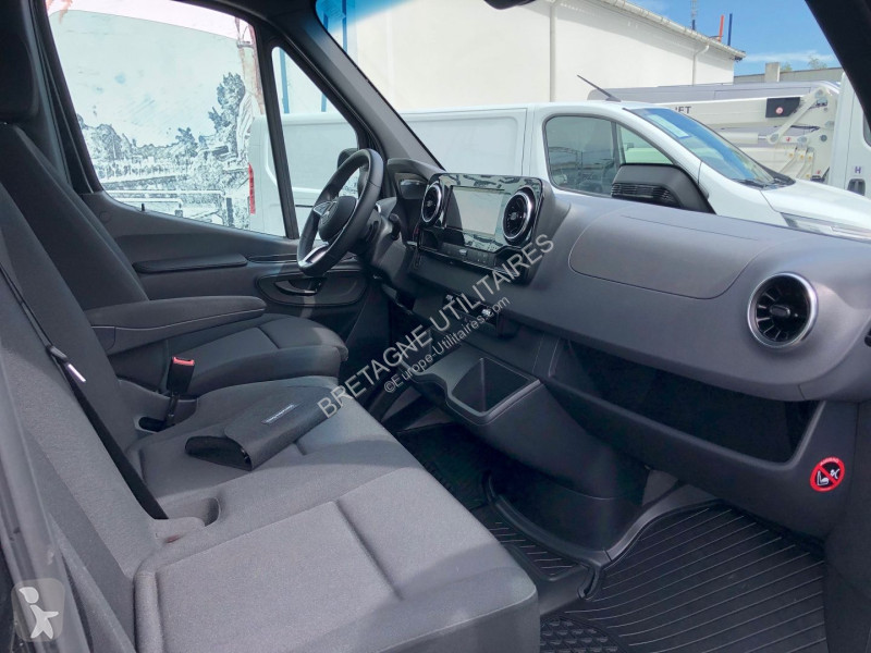 Véhicule utilitaire Mercedes SPRINTER FG 319...