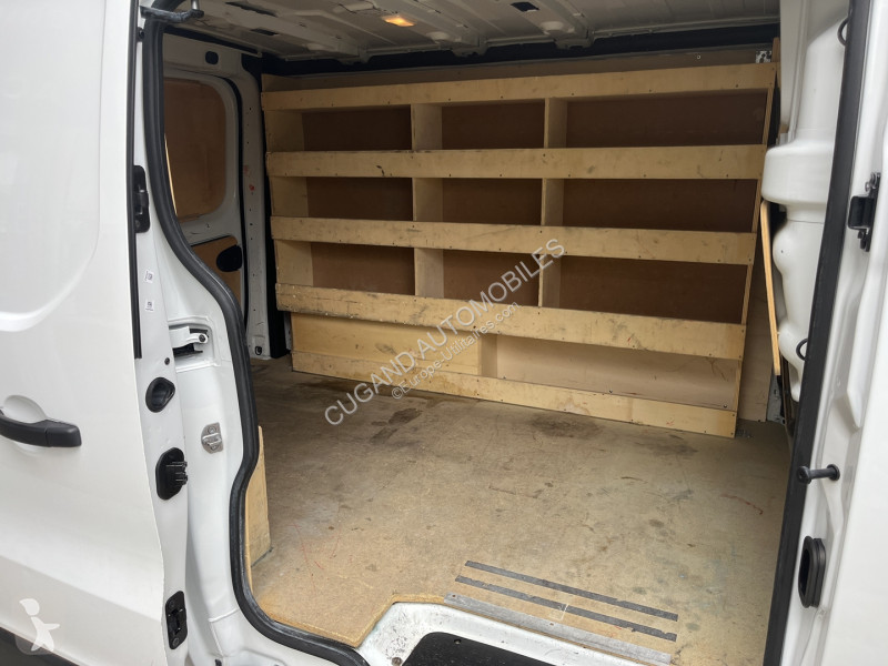 Коммерческий автомобиль Renault TRAFIC III FG...