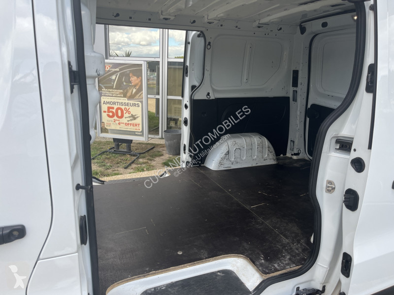 Коммерческий автомобиль Renault TRAFIC III FG...