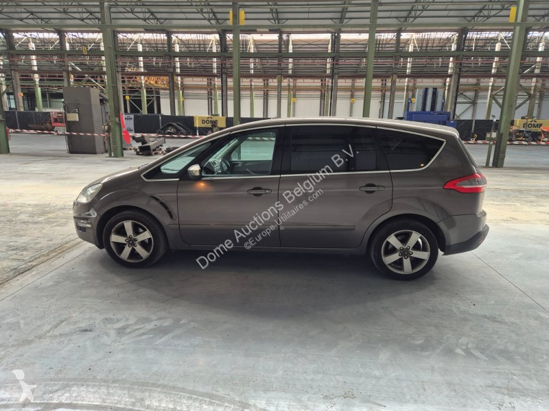 Véhicule utilitaire Ford