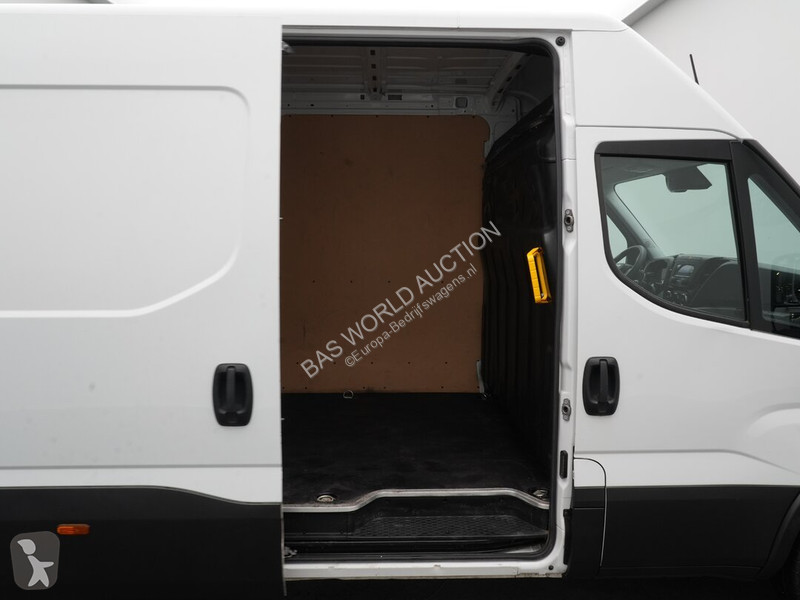 Véhicule utilitaire Iveco 35S14