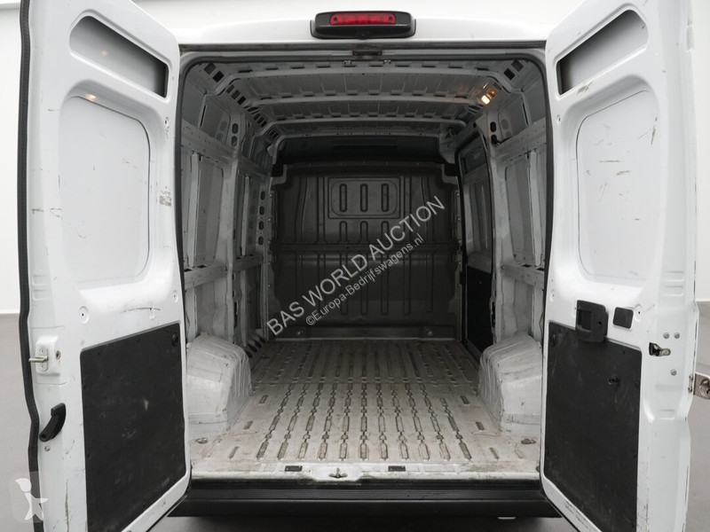 Véhicule utilitaire Peugeot 120pk