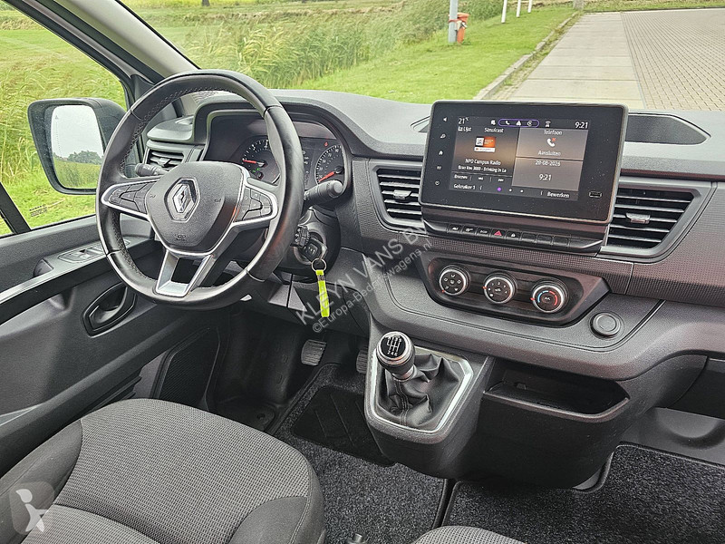Лекотоварен автомобил Renault 2.0 DCI 130 L2H1...