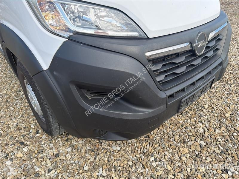 Véhicule utilitaire Opel 2.2