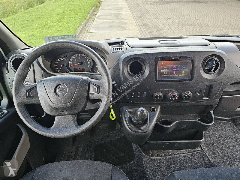 Лекотоварен автомобил Opel 2.3