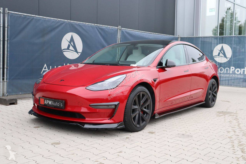 Комерційні автомобілі Tesla