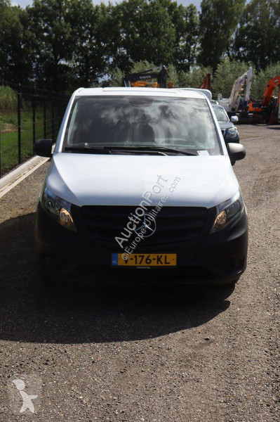 Комерційні автомобілі Mercedes 777CDI