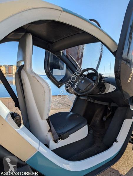 Комерційні автомобілі Renault TWIZY